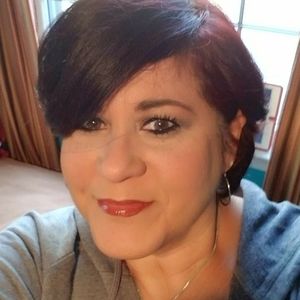 Meet your Posher, Elaine